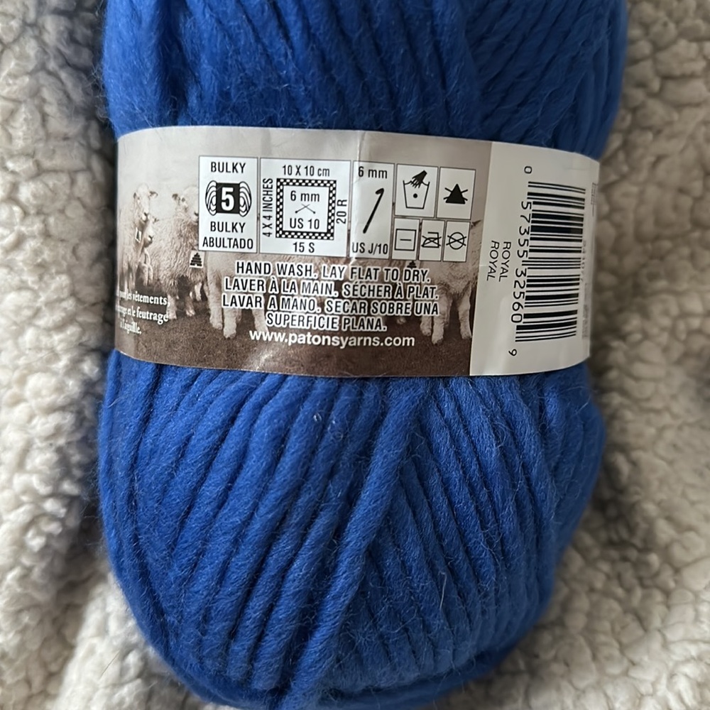 PATONS Classic Wool Roving yarn. ROYAL BLUE - Picture 2 of 4